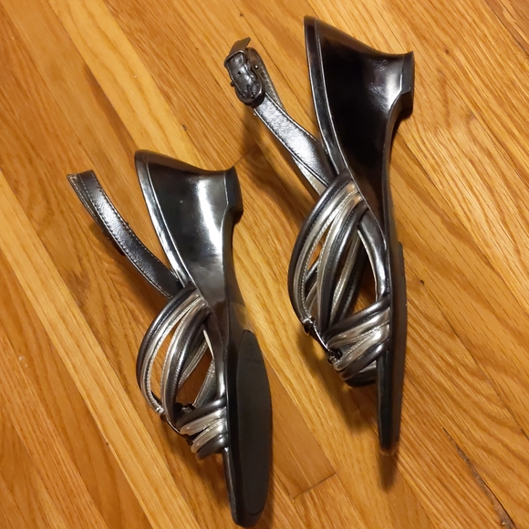 Etienne Aigner silver heels - Picture 2 of 5